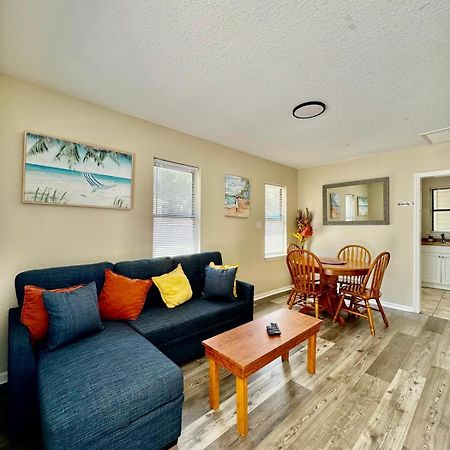 Two Fully Equipped Apartments And A Studio 5 Miles From The Beach St. Petersburg Bagian luar foto