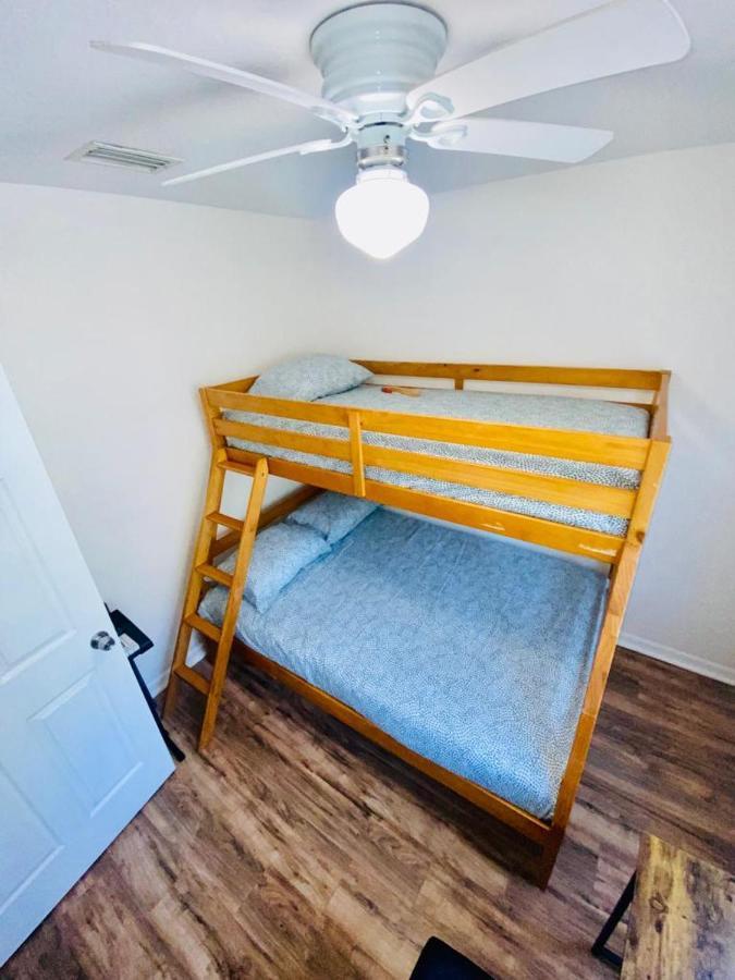 Two Fully Equipped Apartments And A Studio 5 Miles From The Beach St. Petersburg Bagian luar foto