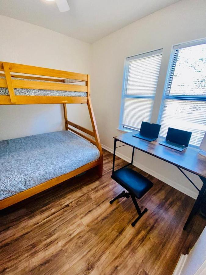 Two Fully Equipped Apartments And A Studio 5 Miles From The Beach St. Petersburg Bagian luar foto