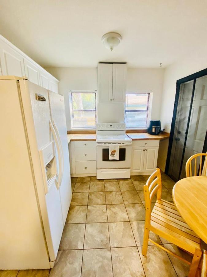 Two Fully Equipped Apartments And A Studio 5 Miles From The Beach St. Petersburg Bagian luar foto