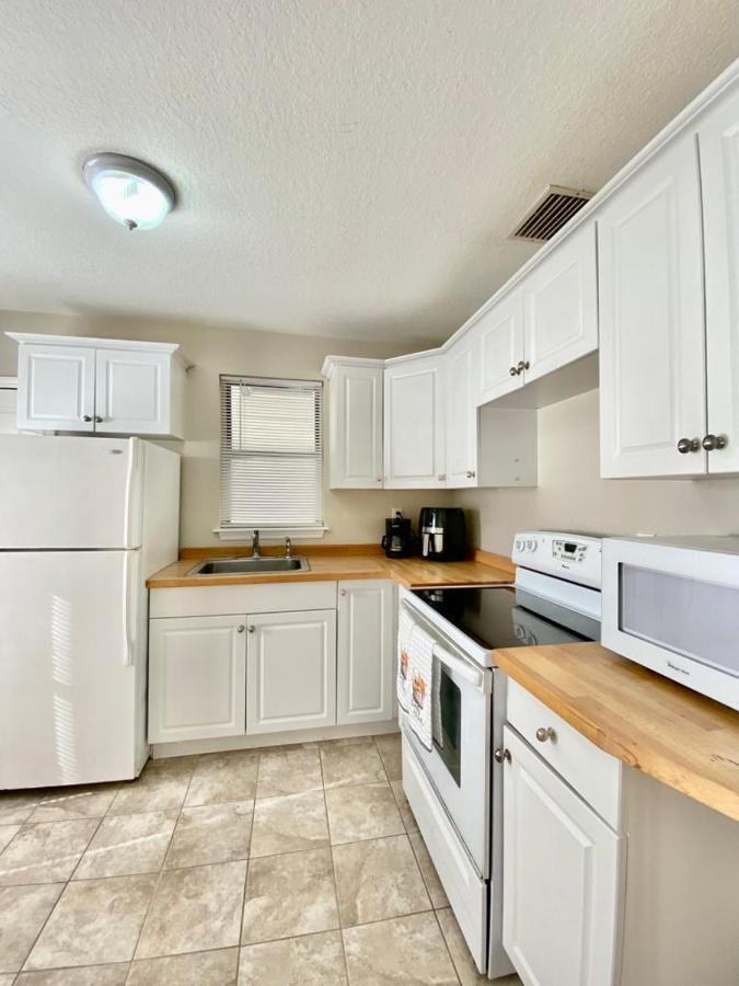 Two Fully Equipped Apartments And A Studio 5 Miles From The Beach St. Petersburg Bagian luar foto