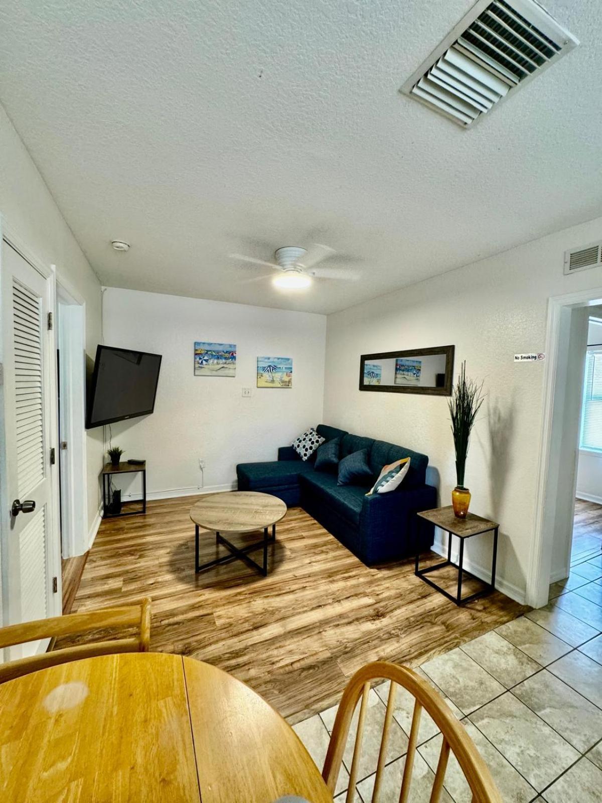 Two Fully Equipped Apartments And A Studio 5 Miles From The Beach St. Petersburg Bagian luar foto